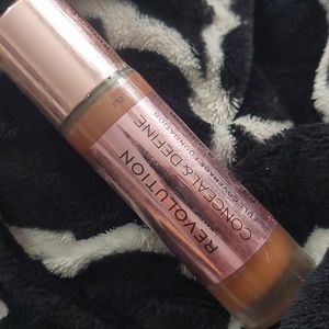 Makeup Revolution‎ foundation f13